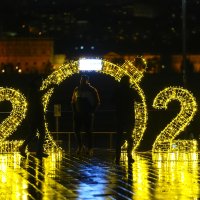 A group of friends take pictures at the 2025 New Year&#039;s decorations by the Bosporus, Istanbul, Türkiye, Dec. 29, 2024. (AA Photo)