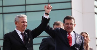 Istanbul Mayor Ekrem Imamoğlu (R), from the opposition&#039;s Republican People&#039;s Party (CHP), accompanied by Ankara Mayor Mansur Yavaş (L), greets his supporters after giving testimony to judicial authorities at the Çağlayan Courthouse, Istanbul, Türkiye, Jan. 31, 2025. (Reuters Photo)