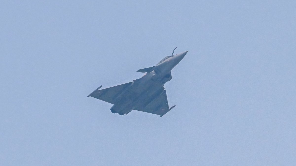 A Rafale jet flies past during its induction ceremony into the Indian Air Force at the Ambala Air Force Station in Ambala, India, Sept. 10, 2020. (AFP Photo)