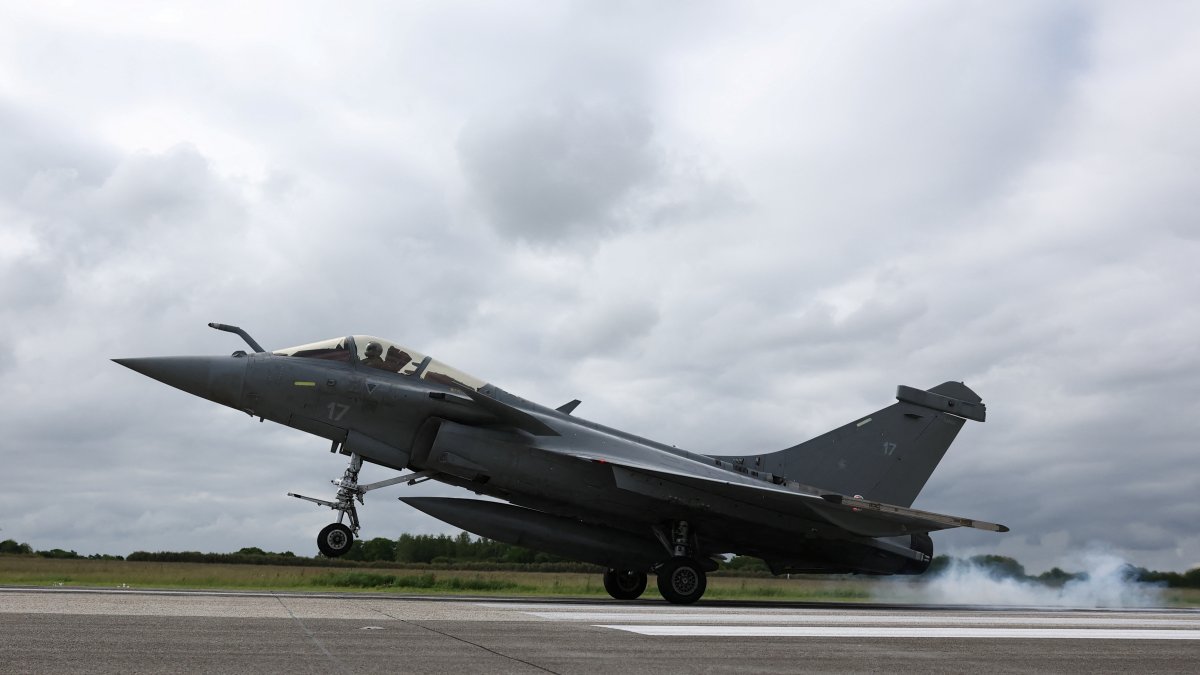 A French fighter aircraft Rafale M, manufactured by Dassault Aviation, takes part in a practice session for a simulated landing on an aircraft carrier at the Landivisiau Navy Air Base (BAN Landivisiau) in Saint-Servais, Brittany, France, May 7, 2025. (Reuters Photo)