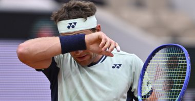 Norway&#039;s Casper Ruud reacts during their men&#039;s singles match on Day 4 of the French Open tennis tournament on Court Suzanne-Lenglen against Portugal&#039;s Nuno Borges at the Roland-Garros Complex, Paris, France, May 28, 2025. (AA Photo)