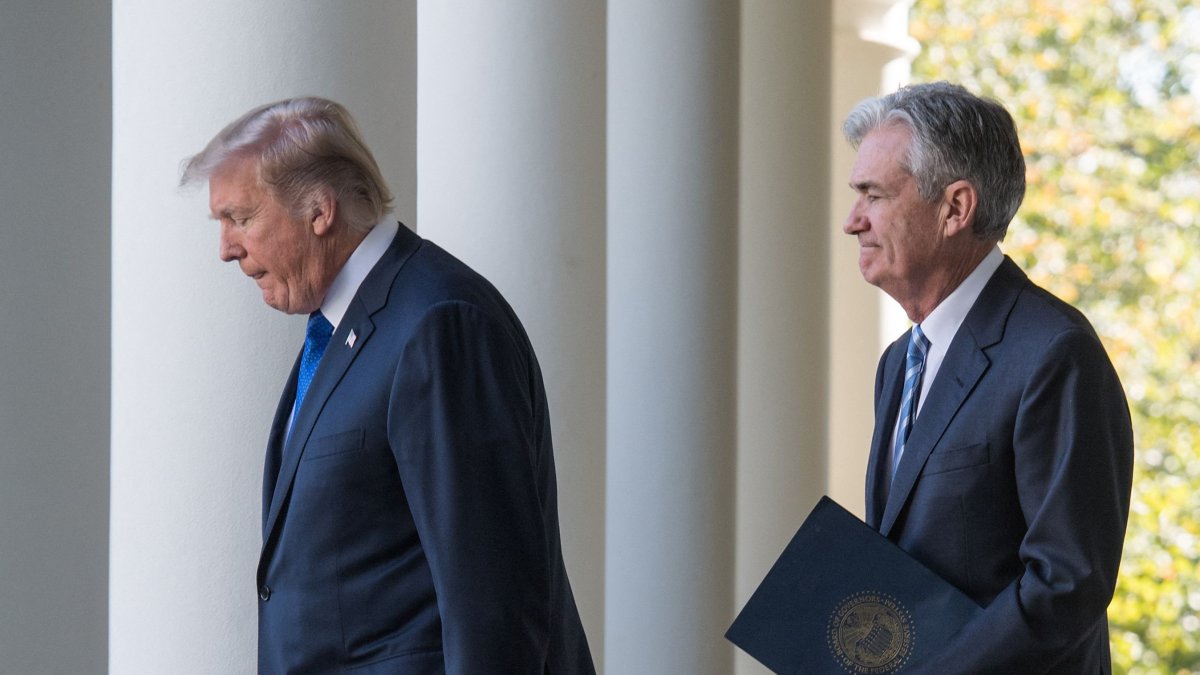 U.S. President Donald Trump walks with Jerome Powell, his nominee to be Federal Reserve chairman, at the White House in Washington, D.C., U.S., Nov. 2, 2017. (AFP File Photo)