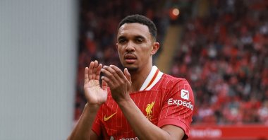 Liverpool&#039;s Trent Alexander-Arnold applauds fans after the Premier League match against Crystal Palace, Anfield, Liverpool, U.K., May 25, 2025. (Reuters Photo)