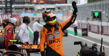 McLaren&#039;s Australian driver Oscar Piastri celebrates pole position after the qualification session during the Spanish Formula One Grand Prix at the Circuit de Catalunya, Barcelona, Spain, May 31, 2025. (AFP Photo)
