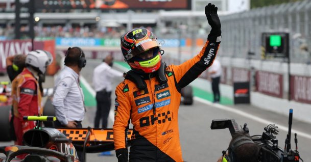 McLaren&#039;s Australian driver Oscar Piastri celebrates pole position after the qualification session during the Spanish Formula One Grand Prix at the Circuit de Catalunya, Barcelona, Spain, May 31, 2025. (AFP Photo)