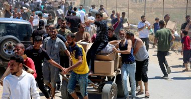 Palestinians walk with aid supplies which they received from the U.S.-backed Gaza Humanitarian Foundation, Gaza Strip, Palestine, May 29, 2025. (Reuters Photo)