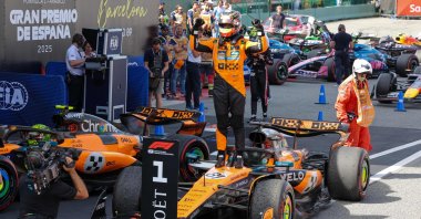 McLaren&#039;s Australian driver Oscar Piastri celebrates winning the Spanish Formula One Grand Prix at the Circuit de Catalunya in Montmelo, Barcelona, Spain, June 1, 2025. (AFP Photo)