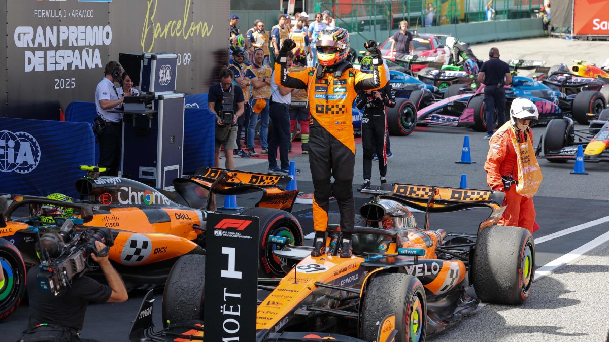 McLaren&#039;s Australian driver Oscar Piastri celebrates winning the Spanish Formula One Grand Prix at the Circuit de Catalunya in Montmelo, Barcelona, Spain, June 1, 2025. (AFP Photo)