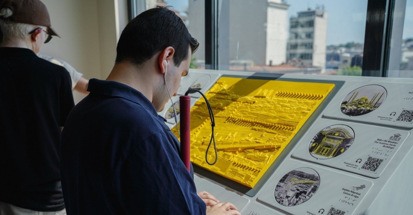 A visitor explores the &quot;Inclusive Experience&quot; station at Salt Galata, Istanbul, Türkiye, May 27, 2025. (Photo by Selen Başman)