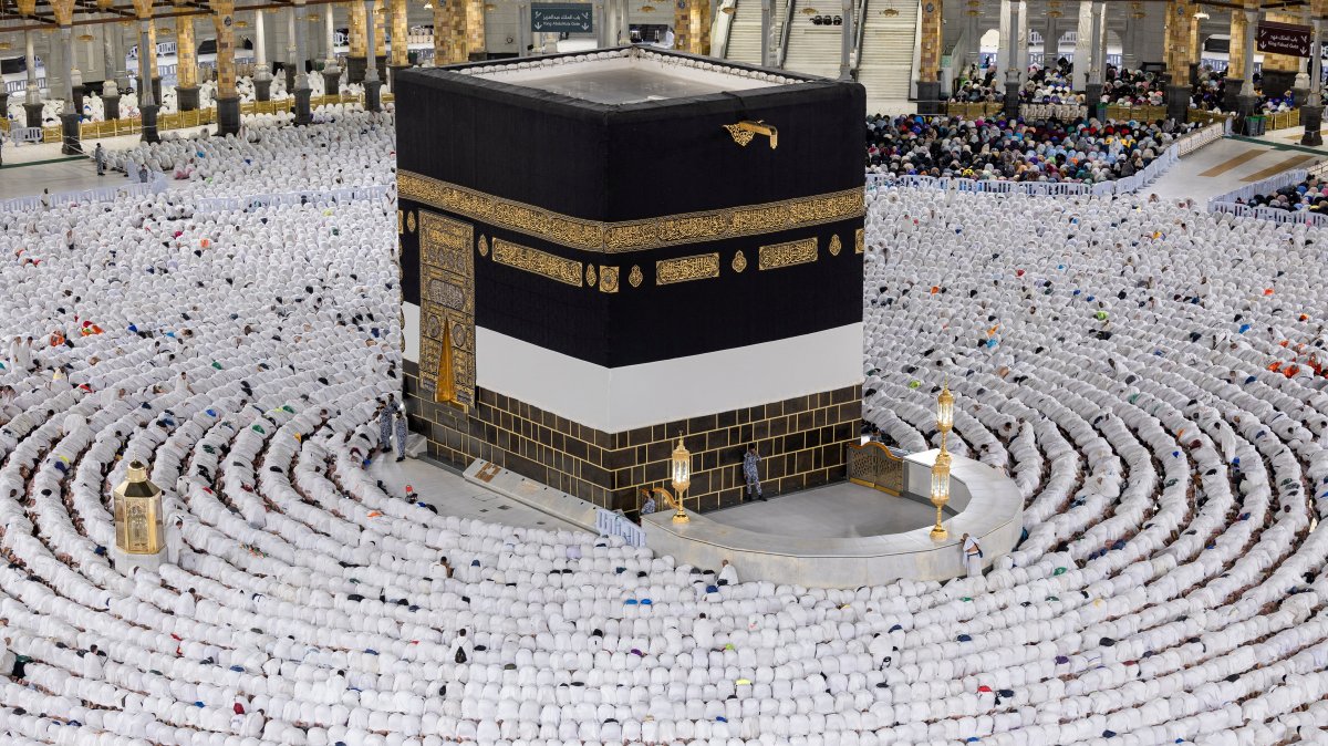 Muslims perform morning prayers in the Grand Mosque during the annual Hajj pilgrimage in the holy city of Mecca, Saudi Arabia, June 2, 2025. (Reuters Photo)